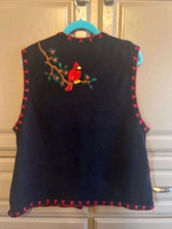 White Stag Christmas Cardinal Vest - Picture 7 of 8